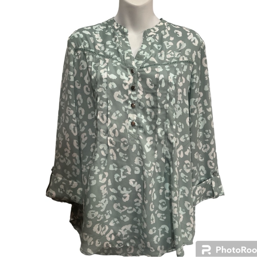 Kim Rogers Green and white Top size large